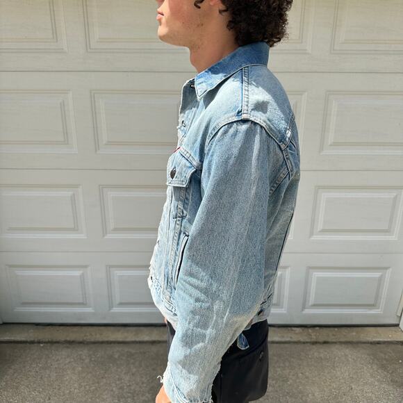 Vintage Mid-80s Men's Levi's Medium Wash Denim Trucker Jacket Size 42 - Picture 5 of 7